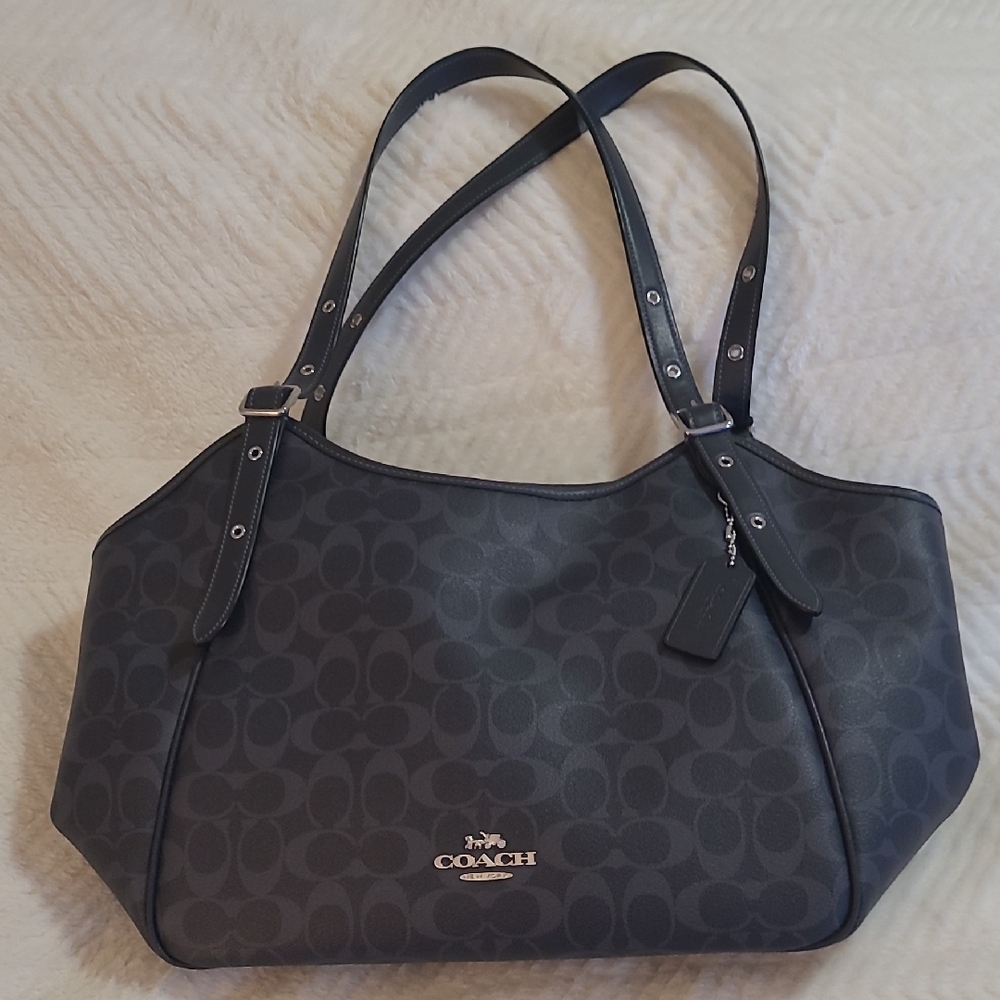 Coach Meadow Shoulder Bag In Signature Canvas